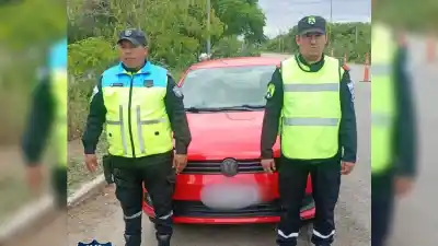 Lo pararon en un control de rutina en la Ruta 61 y el chasis del Gol rojo no cerraba