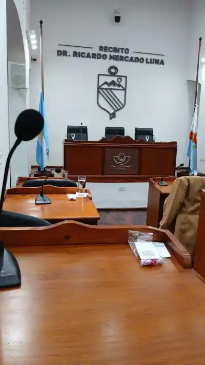 El Concejo debate cinco dictámenes: uno de ellos puede cambiarle la vida a los empleados municipales