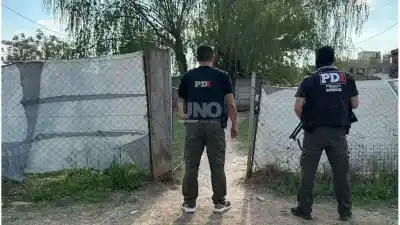 Siete allanamientos simultáneos en Varadero Sarsotti: la PDI irrumpió al amanecer y se llevó algo más que celulares