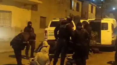 Alerta por una presunta entradera en Las Flores: lo que quedó a la vista cuando abrieron la puerta trasera