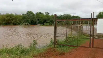 El río que no para: el Paraná ya rompió el récord de 2023 y hay dos pasos a Paraguay cerrados