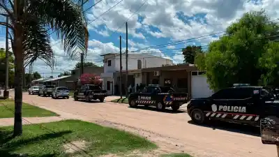 Allanamientos en tres barrios por cheques millonarios: dos detenidos y un nombre que sorprende