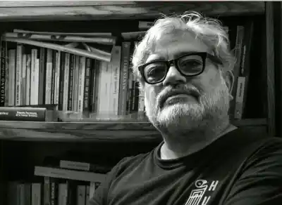 Rosario se mira en el espejo: el libro que reúne las crónicas más íntimas de Horacio Vargas