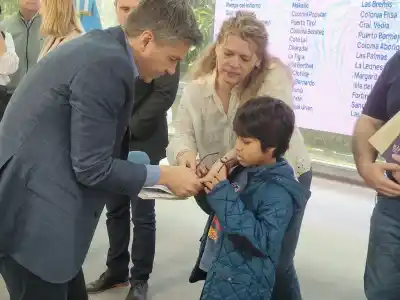 Zdero le entregó los anteojos a Ulises y un vidrio terminó en el piso