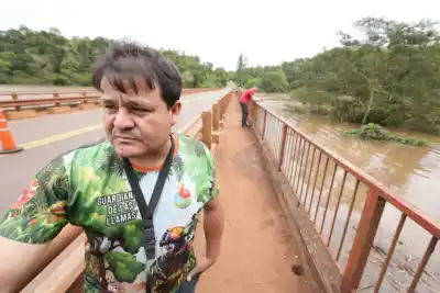 Cargados de cerveza y sin gasoil: camioneros llevan dos días atrapados en la Ruta 12