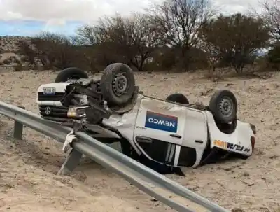 Una camioneta de NEWCO terminó volcada en plena Ruta 40: qué se sabe del conductor