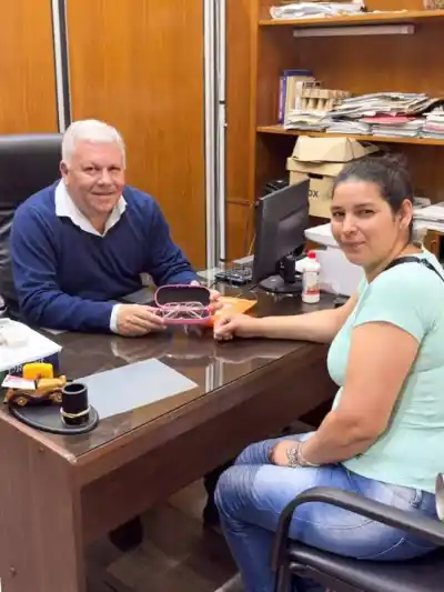 Benedetti sumó 40 pares de anteojos a un operativo que ya cambió la vida de 229 vecinos