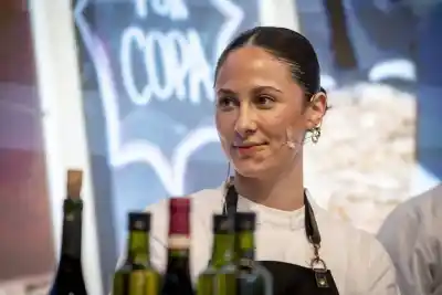 Criada entre ollas en Chos Malal, se formó en Madrid y hoy sorprende con un cheesecake que no se espera