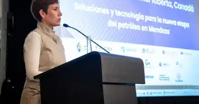 Mendoza se sienta con la región petrolera más poderosa de Canadá: qué busca la ministra Latorre