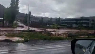 Añelo bajo el agua: el temporal que complicó a los vecinos y la advertencia que llegó desde el cielo
