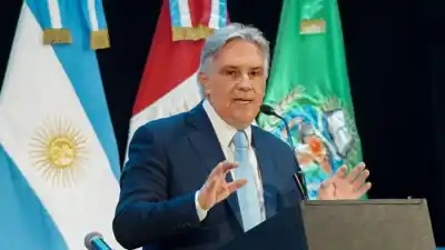 Llaryora lanzó una advertencia que incomoda a Milei: "El que no vea una crisis es un ciego"