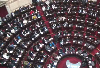 La oposición no pudo voltear el DNU 70/23: los gobernadores que le dieron aire a Milei