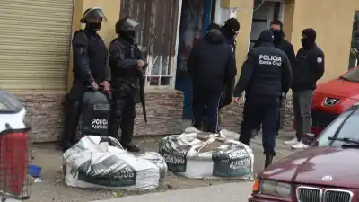 Allanaron una casa en Caleta Olivia por el ataque a tiros en Truncado: qué encontraron adentro