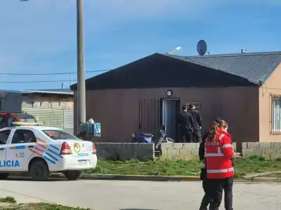 Lo persiguió con un cuchillo por la casa: terminó con cortes en la espalda y el glúteo