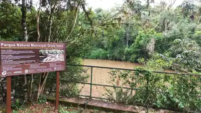El río tapó la Gruta India: el paisaje milenario que quedó bajo el agua en Garuhapé
