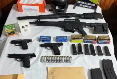 Buscaban a los autores de un asalto y se toparon con un arsenal escondido en cuatro casas