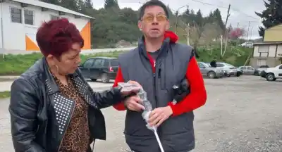 Bariloche entregó bastones blancos: quiénes los reciben y por qué cambian su día a día
