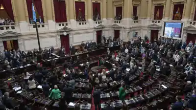 Firmó para voltear el DNU de Tierras, pero a la hora clave no apareció en el Congreso