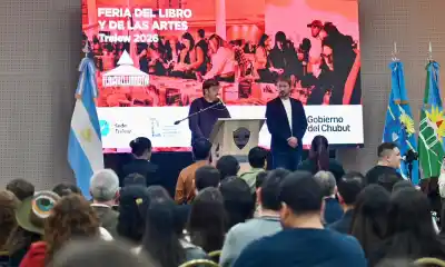 Nacho Torres inauguró la Feria del Libro de Trelew y reveló el dato educativo que ilusiona a Chubut