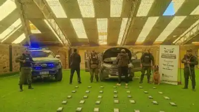 Gendarmería frenó una EcoSport que venía de Jujuy: lo que ocultaba adentro dejó a dos detenidos