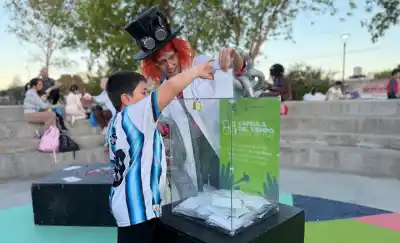 Vuelve la Cápsula del Tiempo al Parque Lineal: las mamás que vayan con sus hijos se llevan un regalo inesperado