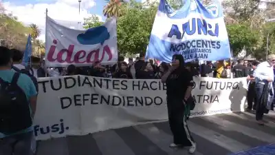 San Juan marchó contra el ajuste: el rector advirtió que está en juego la investigación del país