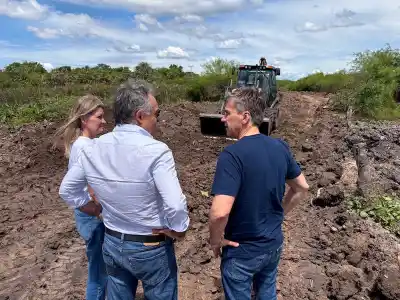 Zdero metió mano en la zona sur de Resistencia: el movimiento de tierra que busca frenar el avance del agua
