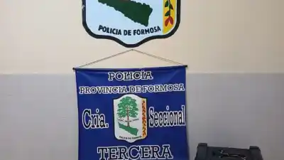 Allanaron una casa en La Floresta y los dos detenidos no esperaban lo que había en una de las piezas