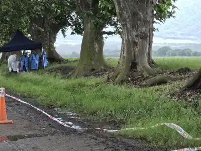 El cuerpo de un hombre apareció en el Camino Viejo de San Pablo: la moto que dejó atrás y una llave que llama la atención