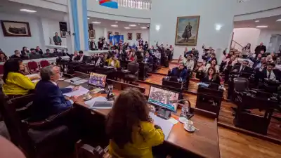 La Cámara de La Rioja le puso fecha al celular en el aula: qué se aprobó