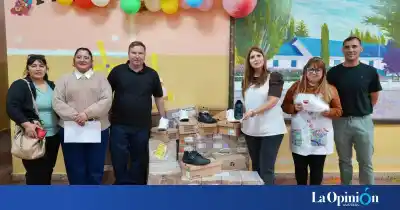 360 pares de zapatillas llegaron a las escuelas de Lago Posadas y Los Antiguos: qué hay detrás