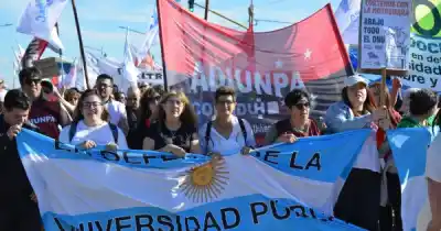 La UNPA marchó en cinco ciudades de Santa Cruz y advirtió por un número que complica a los estudiantes