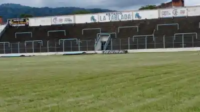 El fútbol jujeño frenó sus dos finales y nadie sabe cuándo se juegan