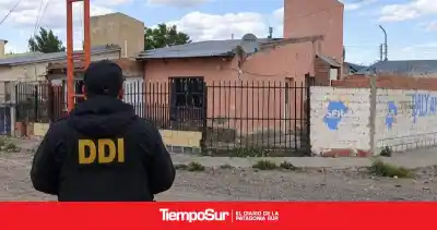 Allanaron una casa en Pico Truncado por las estafas que arrancan con una oferta tentadora en Facebook