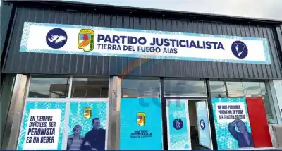 Vuoto iba a inaugurar la sede del PJ en Ushuaia, pero una traba de último momento lo frenó todo