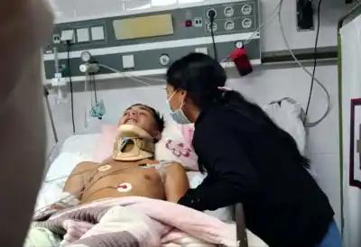 Una moto los embistió de atrás: el joven mosconense pelea por su vida y la familia ruega por ayuda