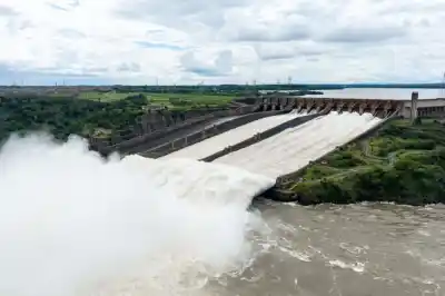 El río Paraná tocó su techo en Iguazú: qué dicen los números que siguen de cerca en Itaipu