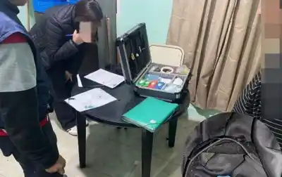 Fue a la comisaría con ropa limpia para un familiar preso y terminó aprehendida
