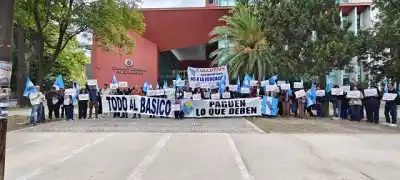 Docentes santiagueños marcharon con un reclamo que el Gobierno todavía no responde