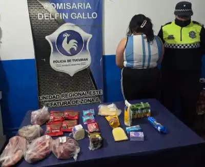 Escondía carne y quesos entre la ropa: la esperaban en las cajas y no salió como pensaba