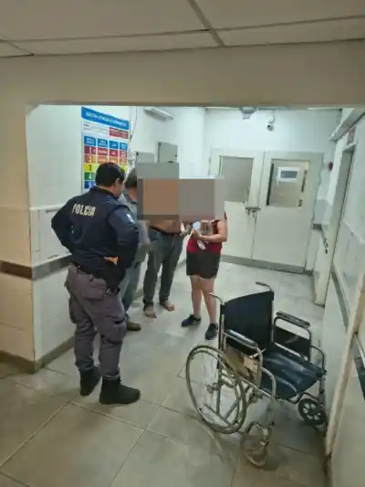Un bebé de una semana llegó a la comisaría en brazos de su papá: lo que hizo un cabo lo salvó