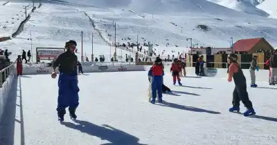 El trineo gratis y el paseo en telesilla: la movida mendocina que se estira en la montaña