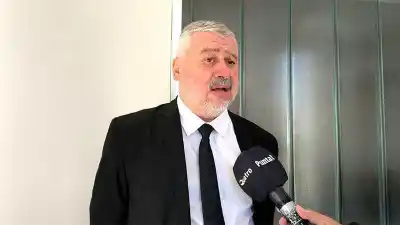El padre acusado de abusar de su hija en Deheza sumó un nuevo delito y la audiencia se postergó