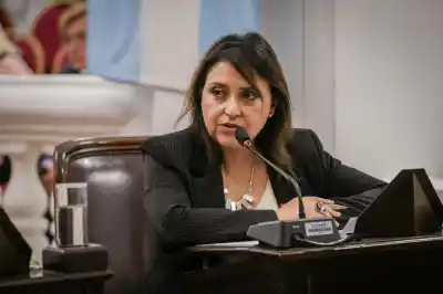 Juárez respaldó el gasoducto a Chilecito y apuntó contra el Parlamento de la Mujer: "Pone la firma a la falta de trabajo"