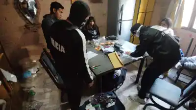 Entraron por el fondo, lo maniataron y se llevaron una fortuna: dos detenidos en San Juan