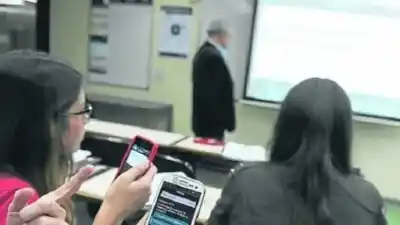 La Rioja tiene nueva ley de celulares en las aulas: lo que no se podrá usar y desde cuándo