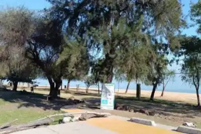 El río se comió otra playa en Corrientes y ya son tres las que quedaron bajo el agua