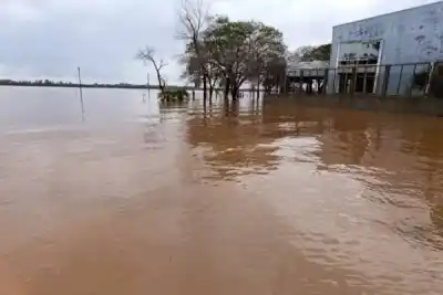 El río que no da tregua: una sola localidad de Corrientes logró bajar su nivel
