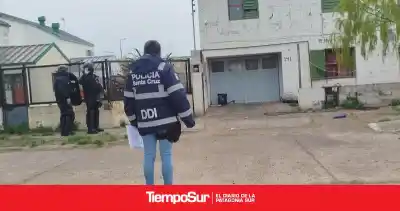 Allanaron tres casas por los disparos a una vivienda: dos hombres quedaron a disposición de la Justicia