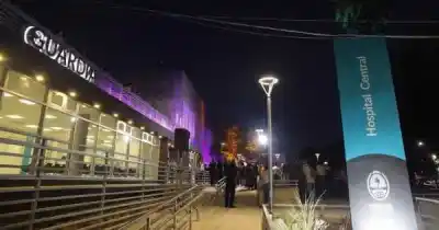 Una pelea callejera terminó con un hombre en estado crítico: lo que encontraron en la acequia dejó sin palabras a los rescatistas